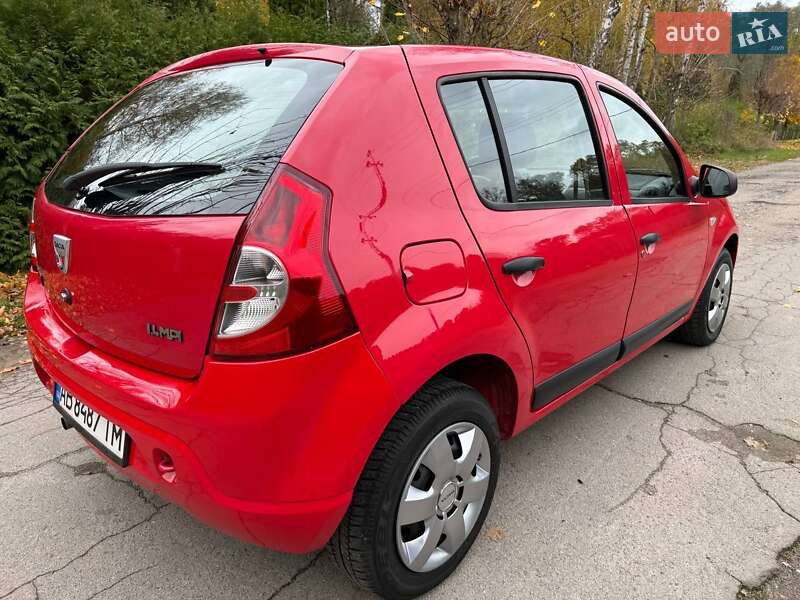 Хэтчбек Dacia Sandero 2009 в Виннице