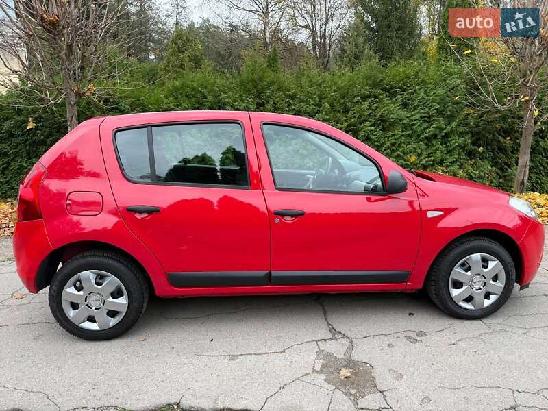 Хэтчбек Dacia Sandero 2009 в Виннице