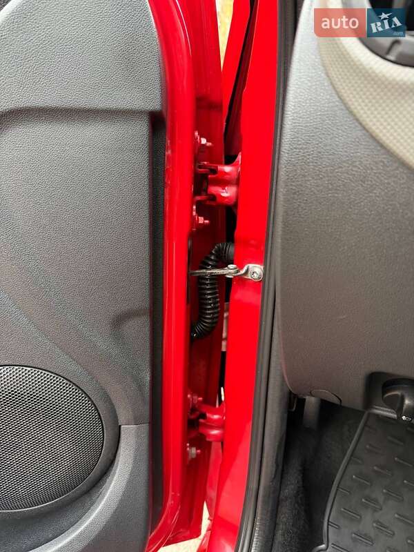 Хэтчбек Dacia Sandero 2009 в Виннице