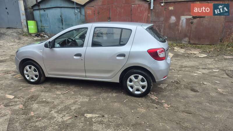 Хэтчбек Dacia Sandero 2013 в Сумах