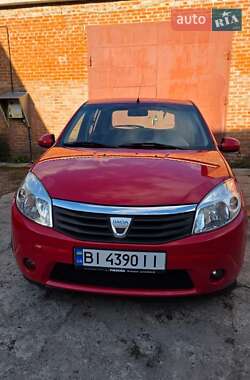 Хэтчбек Dacia Sandero 2009 в Лебедине