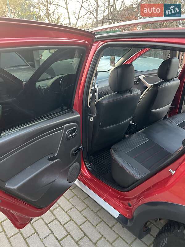 Хэтчбек Dacia Sandero 2011 в Львове