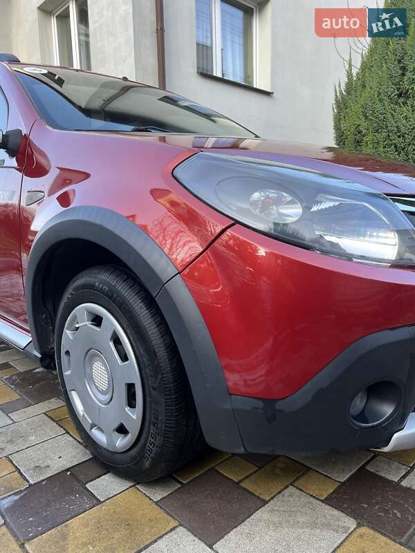 Хэтчбек Dacia Sandero 2011 в Львове