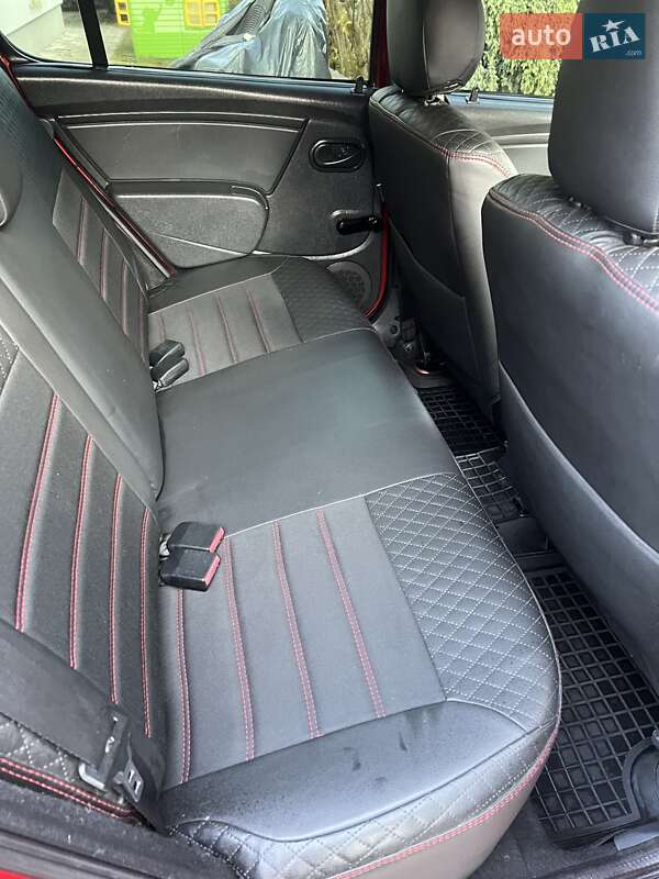 Хэтчбек Dacia Sandero 2011 в Львове