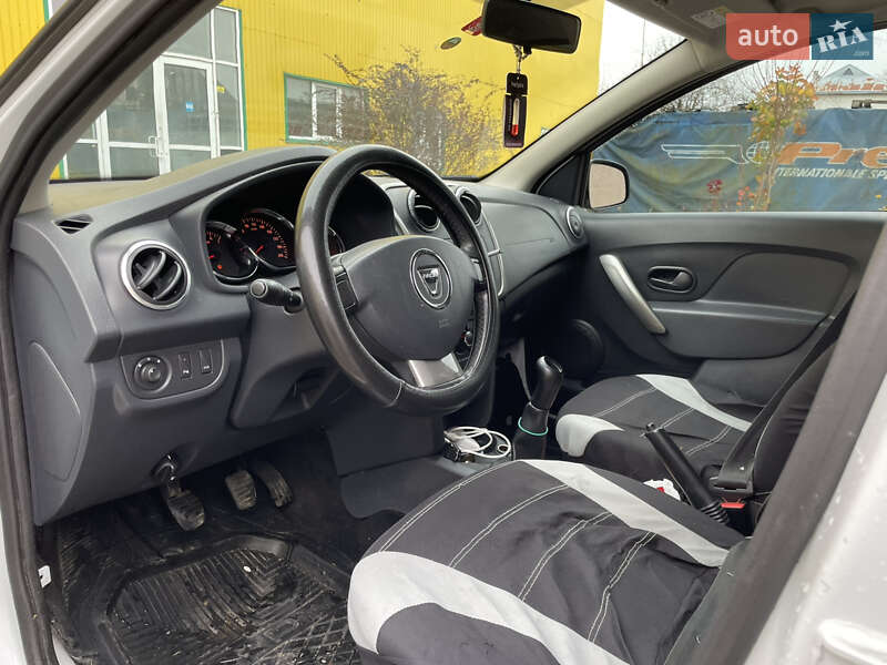 Хэтчбек Dacia Sandero 2016 в Стрые
