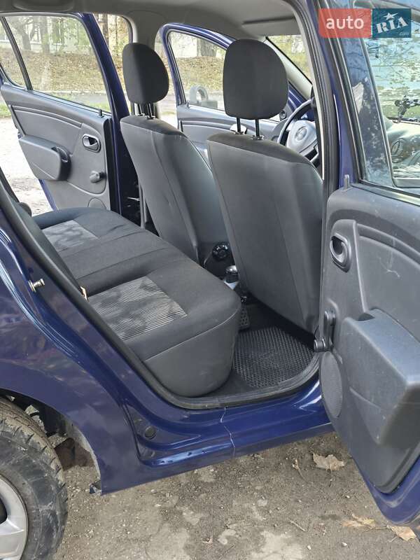 Хетчбек Dacia Sandero 2009 в Львові