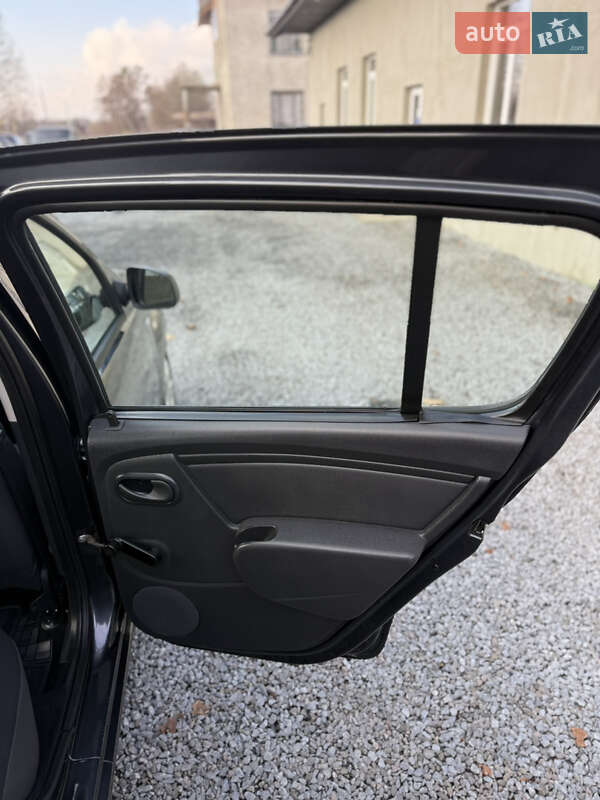 Хэтчбек Dacia Sandero 2009 в Луцке фото 82 Хэтчбек Dacia Sandero 2009 в Луцке