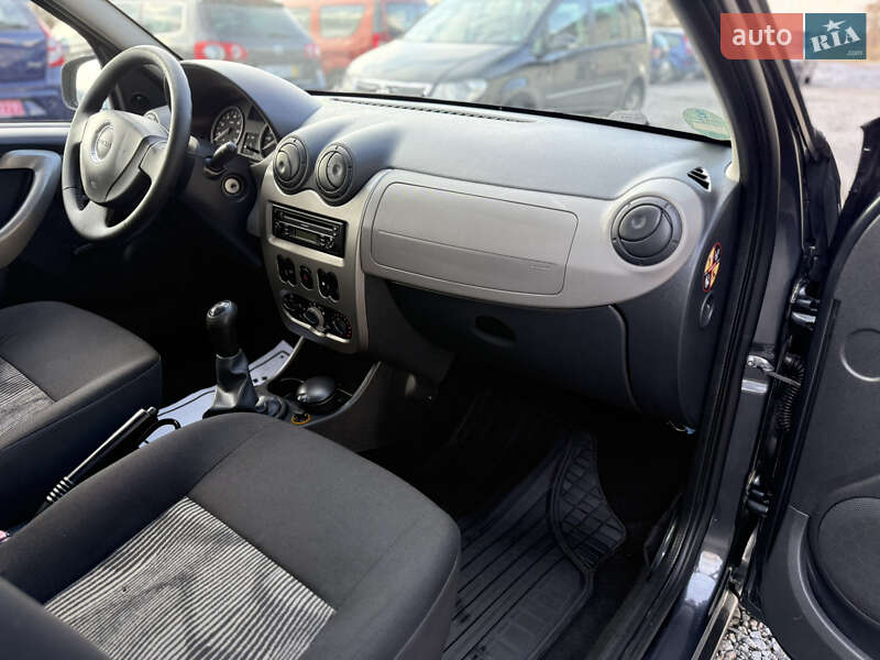 Хэтчбек Dacia Sandero 2009 в Луцке фото 89 Хэтчбек Dacia Sandero 2009 в Луцке