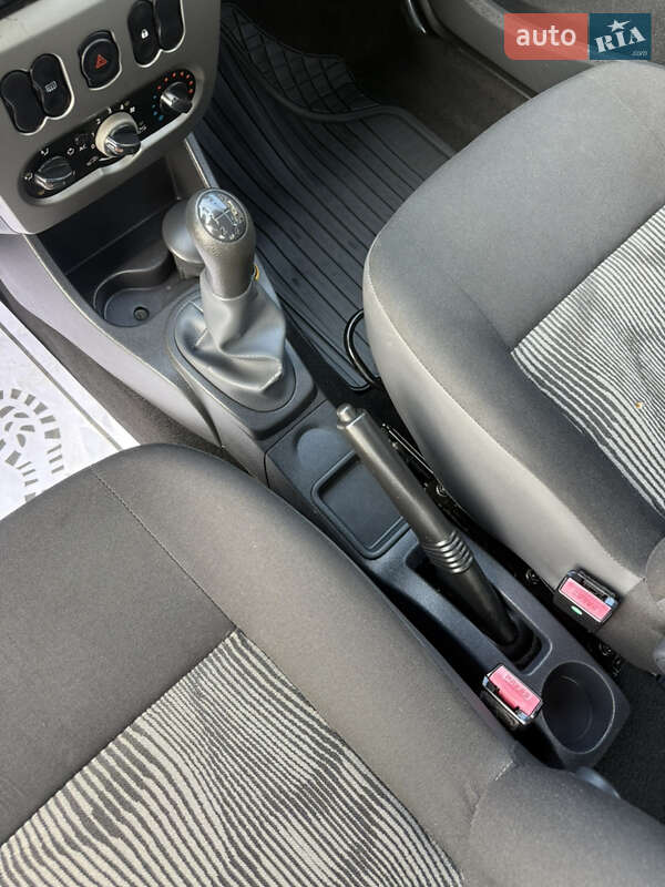 Хэтчбек Dacia Sandero 2009 в Луцке фото 116 Хэтчбек Dacia Sandero 2009 в Луцке