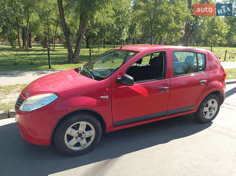 Хетчбек Dacia Sandero 2009 в Києві