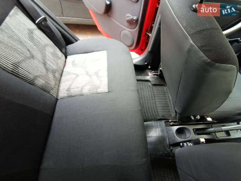 Хетчбек Dacia Sandero 2009 в Києві