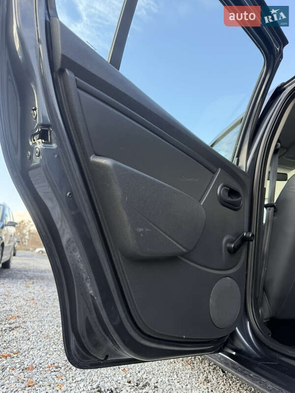 Хэтчбек Dacia Sandero 2009 в Луцке фото 129 Хэтчбек Dacia Sandero 2009 в Луцке