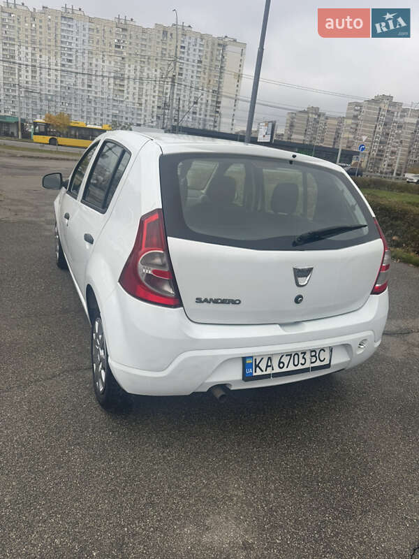 Хэтчбек Dacia Sandero 2012 в Киеве фото 5 Хэтчбек Dacia Sandero 2012 в Киеве