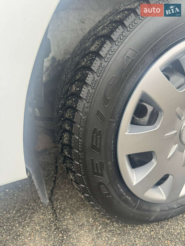 Хэтчбек Dacia Sandero 2012 в Киеве фото 11 Хэтчбек Dacia Sandero 2012 в Киеве