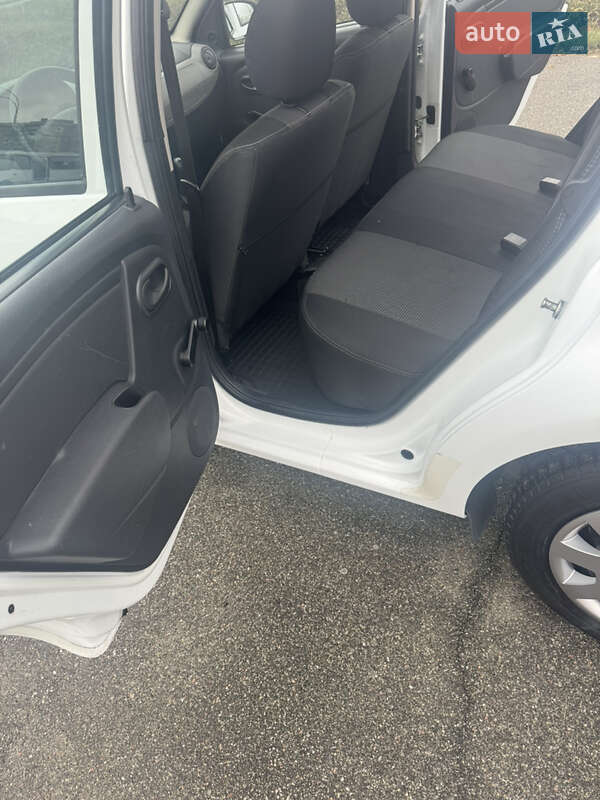 Хэтчбек Dacia Sandero 2012 в Киеве фото 16 Хэтчбек Dacia Sandero 2012 в Киеве