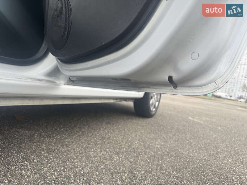 Хэтчбек Dacia Sandero 2012 в Киеве фото 20 Хэтчбек Dacia Sandero 2012 в Киеве