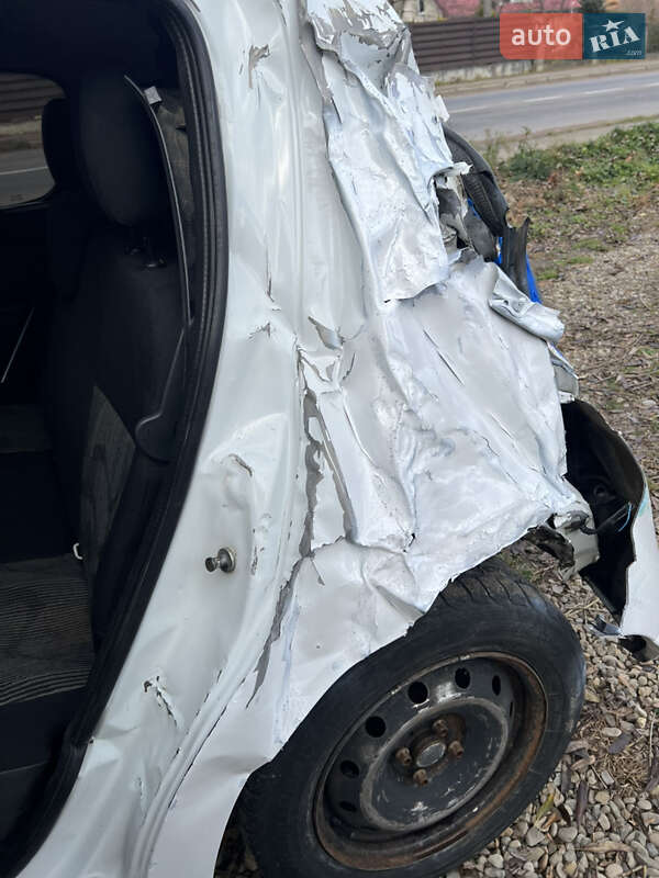 Хэтчбек Dacia Sandero 2010 в Калуше фото 11 Хэтчбек Dacia Sandero 2010 в Калуше