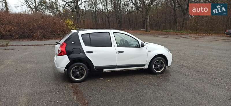 Хэтчбек Dacia Sandero 2012 в Черкассах
