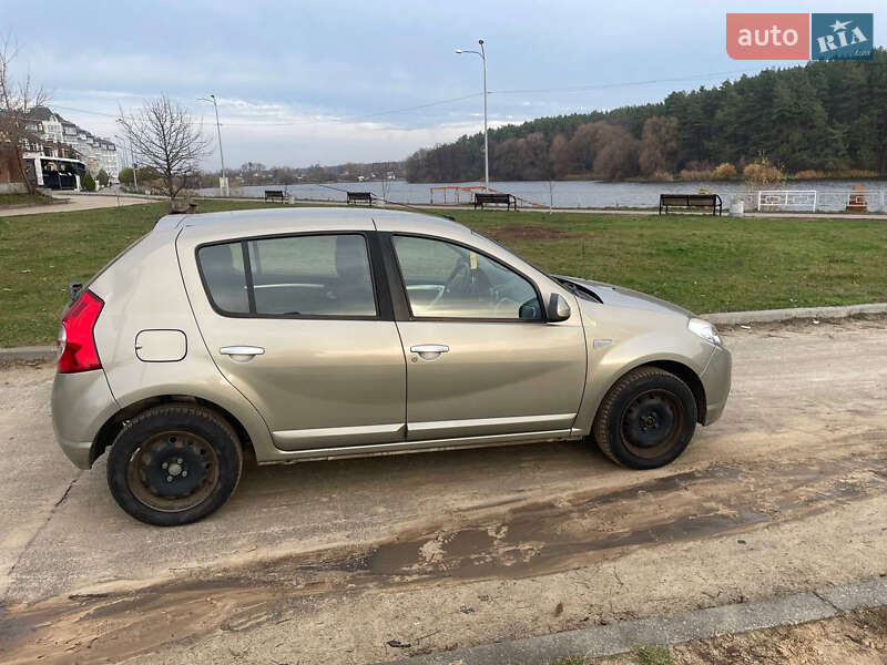 Хэтчбек Dacia Sandero 2008 в Чернигове