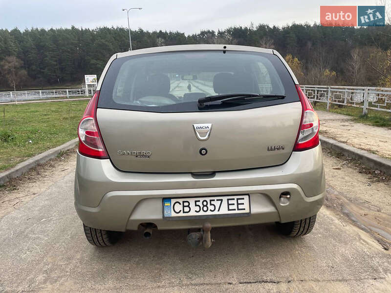 Хэтчбек Dacia Sandero 2008 в Чернигове