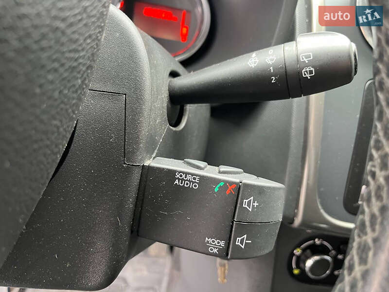 Хэтчбек Dacia Sandero 2013 в Хмельницком фото 20 Хэтчбек Dacia Sandero 2013 в Хмельницком