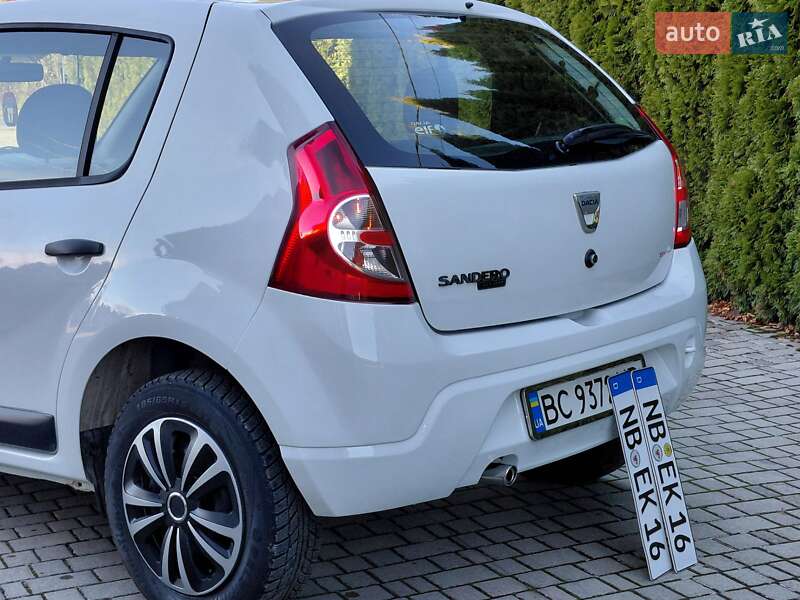 Хэтчбек Dacia Sandero 2010 в Самборе фото 39 Хэтчбек Dacia Sandero 2010 в Самборе