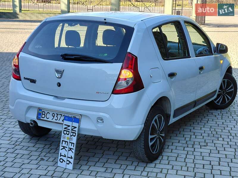Хэтчбек Dacia Sandero 2010 в Самборе фото 49 Хэтчбек Dacia Sandero 2010 в Самборе