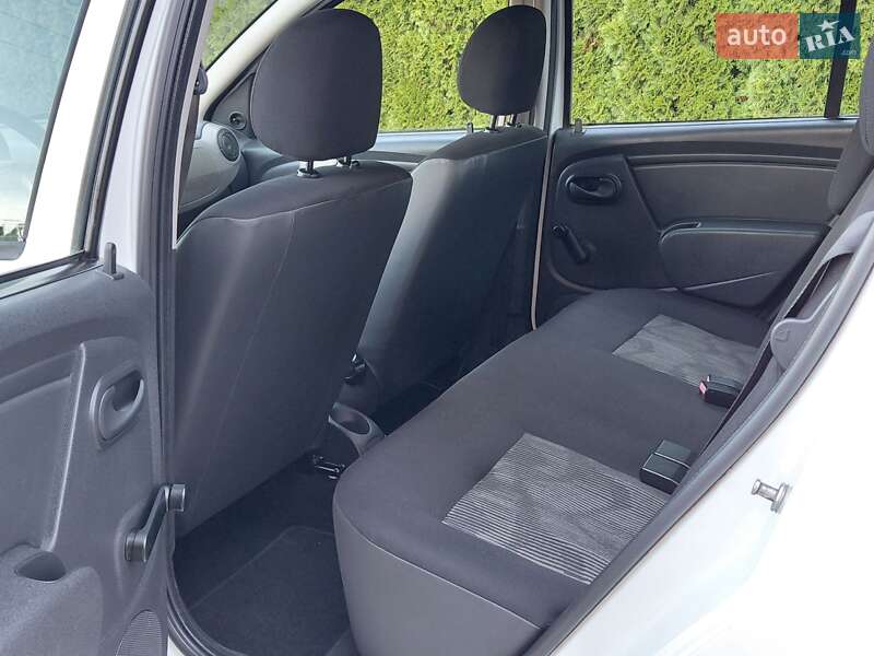 Хэтчбек Dacia Sandero 2010 в Самборе фото 69 Хэтчбек Dacia Sandero 2010 в Самборе