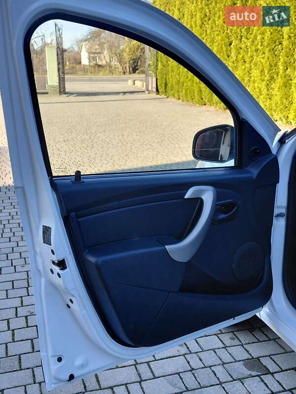 Хэтчбек Dacia Sandero 2010 в Самборе фото 61 Хэтчбек Dacia Sandero 2010 в Самборе