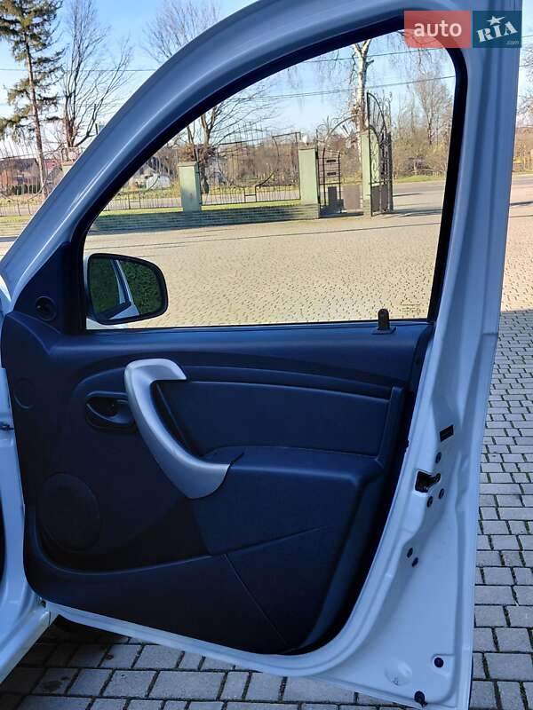 Хэтчбек Dacia Sandero 2010 в Самборе фото 78 Хэтчбек Dacia Sandero 2010 в Самборе