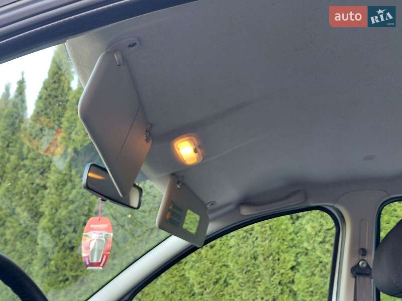 Хэтчбек Dacia Sandero 2010 в Самборе фото 96 Хэтчбек Dacia Sandero 2010 в Самборе