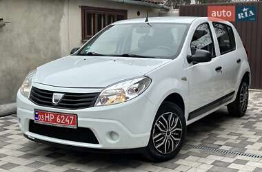 Хэтчбек Dacia Sandero 2009 в Ровно