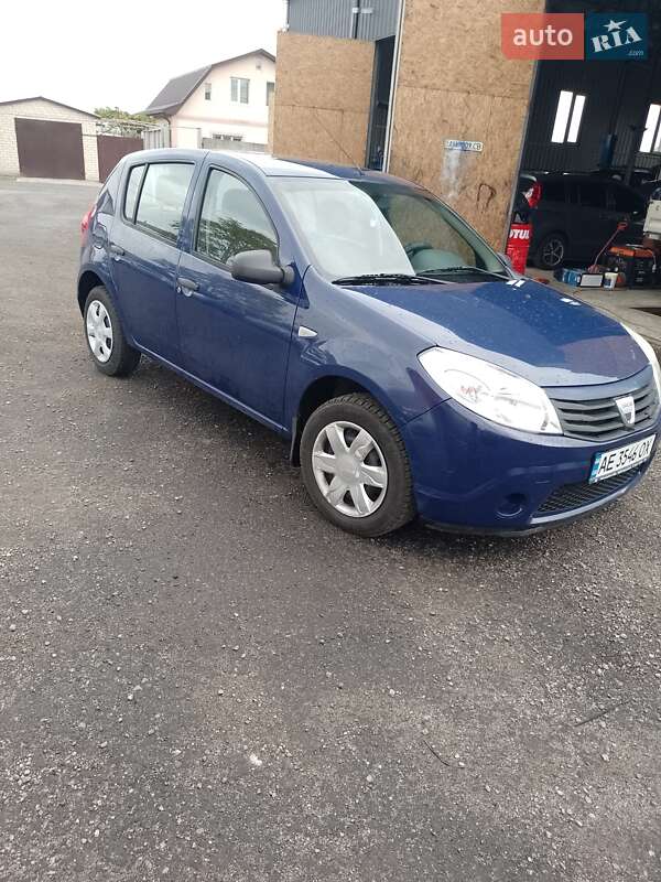 Хетчбек Dacia Sandero 2009 в Дніпрі