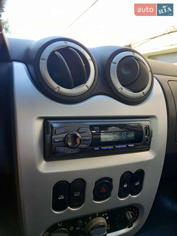 Хэтчбек Dacia Sandero 2011 в Виннице