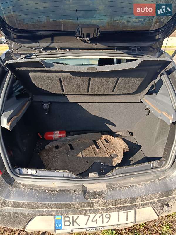 Хэтчбек Dacia Sandero 2009 в Ровно