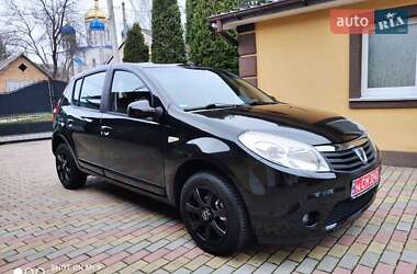 Хэтчбек Dacia Sandero 2012 в Немирове