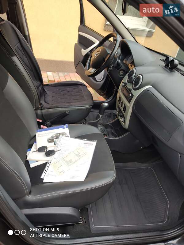 Хэтчбек Dacia Sandero 2012 в Немирове