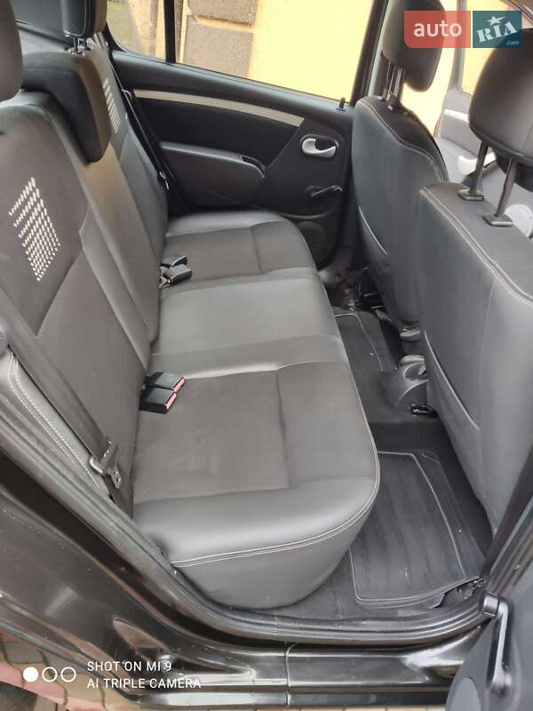 Хэтчбек Dacia Sandero 2012 в Немирове