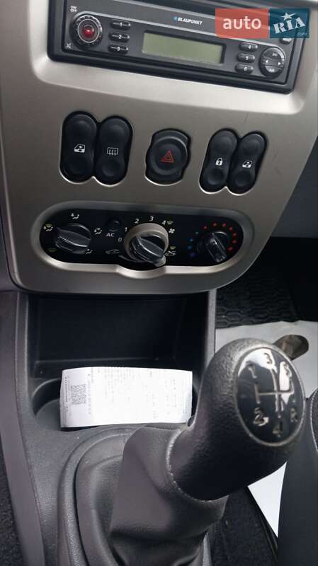 Хэтчбек Dacia Sandero 2009 в Немирове