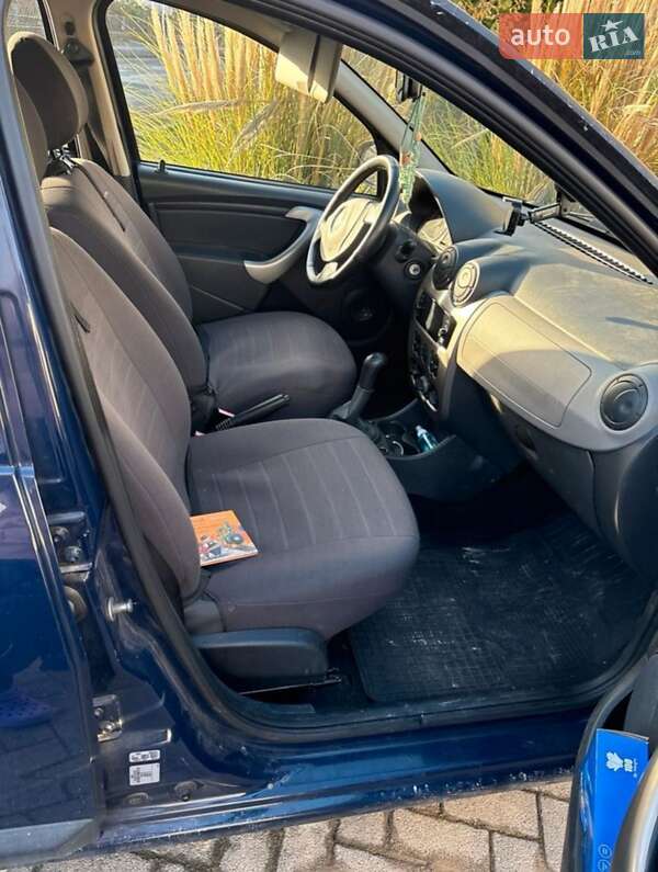 Хэтчбек Dacia Sandero 2011 в Луцке