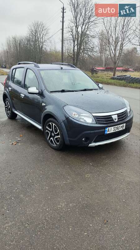 Хэтчбек Dacia Sandero 2010 в Глевахе