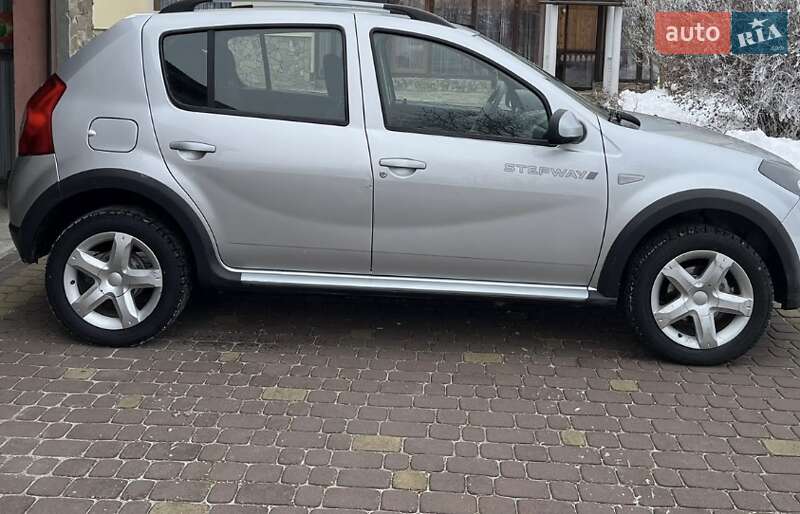 Внедорожник / Кроссовер Dacia Sandero 2011 в Тернополе