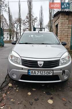 Хетчбек Dacia Sandero 2009 в Києві
