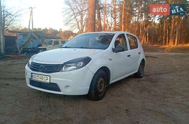 Хетчбек Dacia Sandero 2010 в Києві