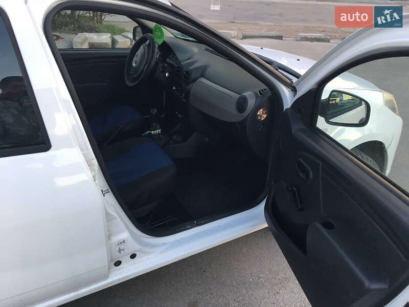 Хэтчбек Dacia Sandero 2012 в Тернополе фото 12 Хэтчбек Dacia Sandero 2012 в Тернополе
