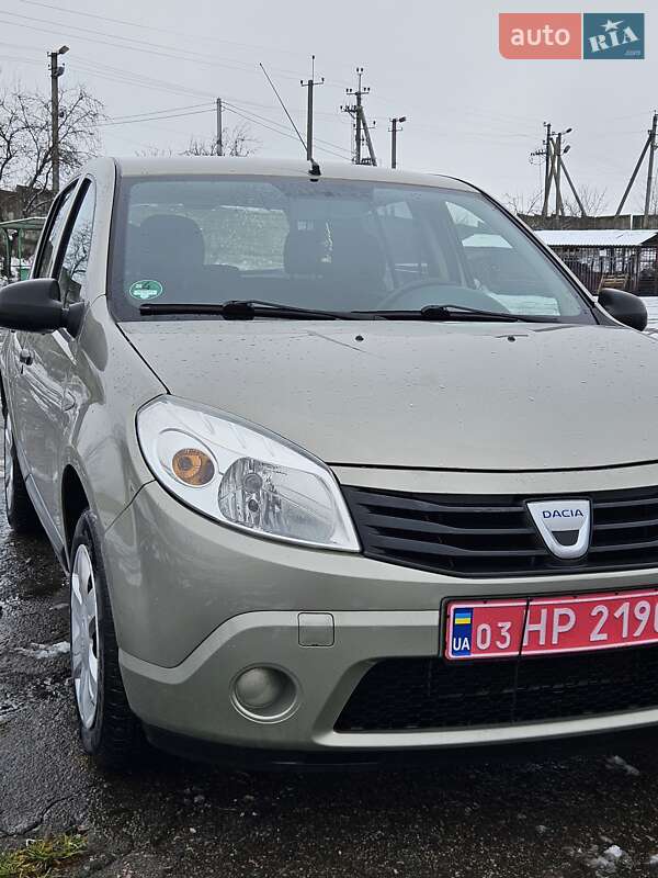 Хэтчбек Dacia Sandero 2009 в Ровно