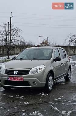 Хэтчбек Dacia Sandero 2009 в Ровно
