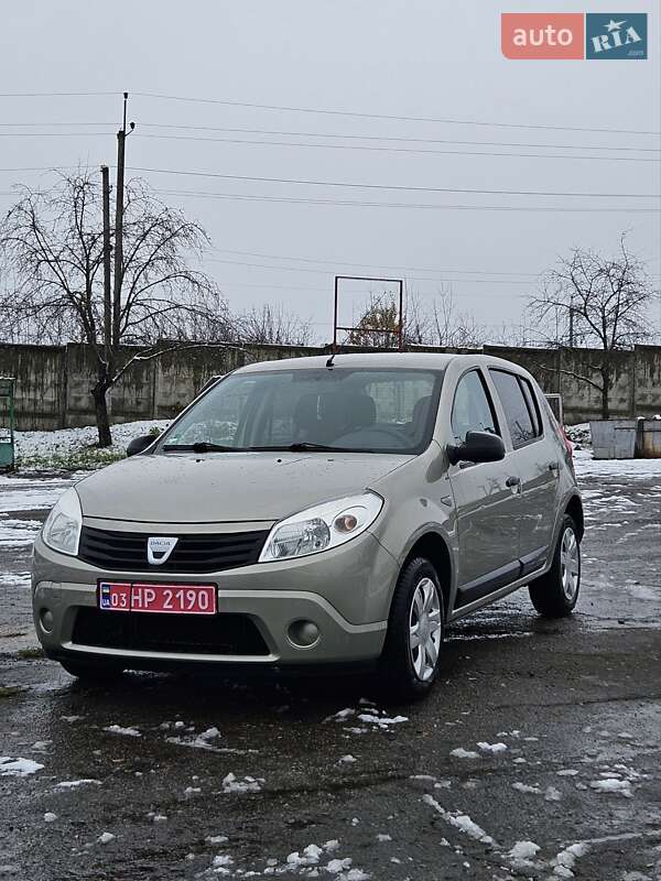 Хэтчбек Dacia Sandero 2009 в Ровно