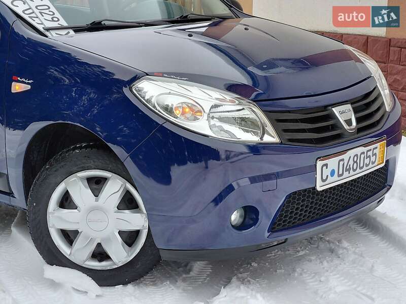 Хэтчбек Dacia Sandero 2009 в Самборе