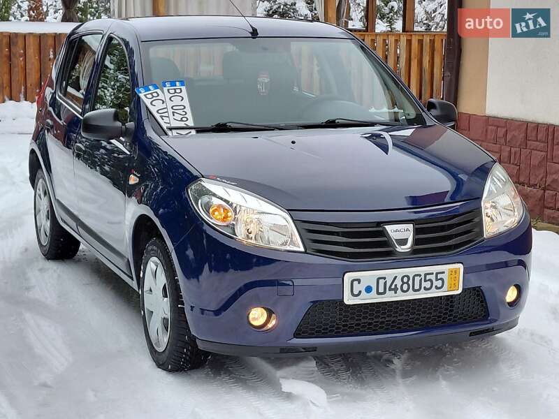 Хэтчбек Dacia Sandero 2009 в Самборе